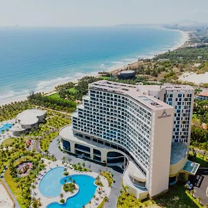 Resort Aquamarine Beachfront &